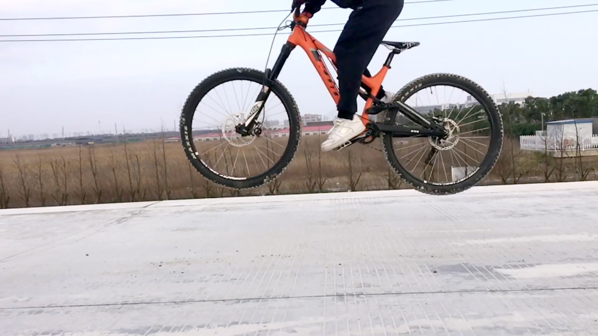 分享一下我练习山地车双轮跳的过程,欢迎指教评论