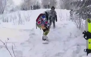 下载视频: 孙芮滑雪太可爱了，三哥依然很棒棒的