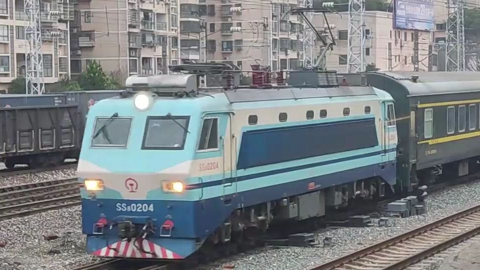 【春运临客】2.18 k4417 上海南-昆明(ss8 0204 上局沪段)