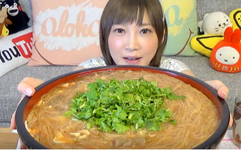 【木下大胃王】品尝夏季必备配料丰富的4.3kg台湾面线 @柚子木字幕组