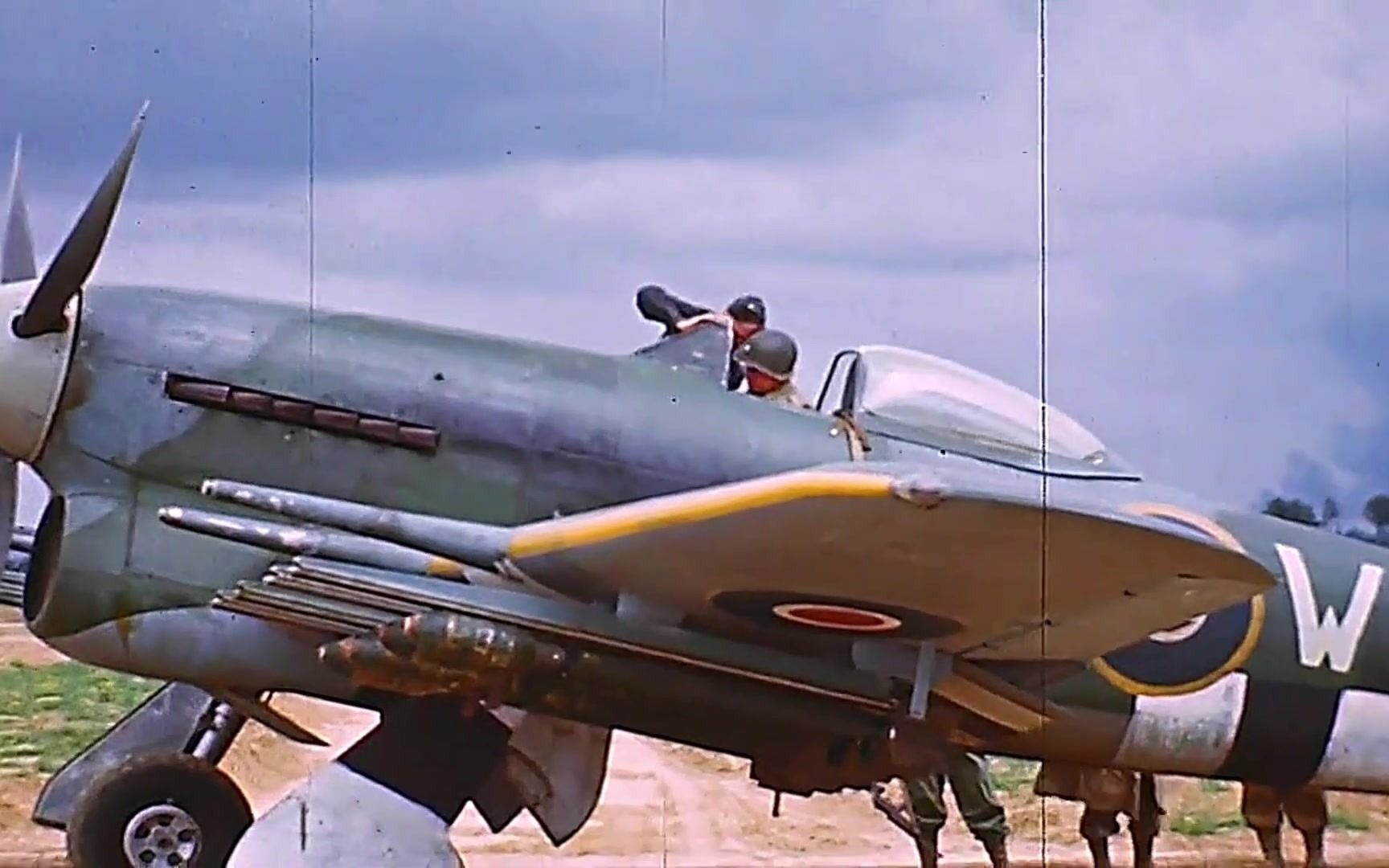 【二战录像】盟军占领弗利茨拉尔机场后拍摄的录像 1945