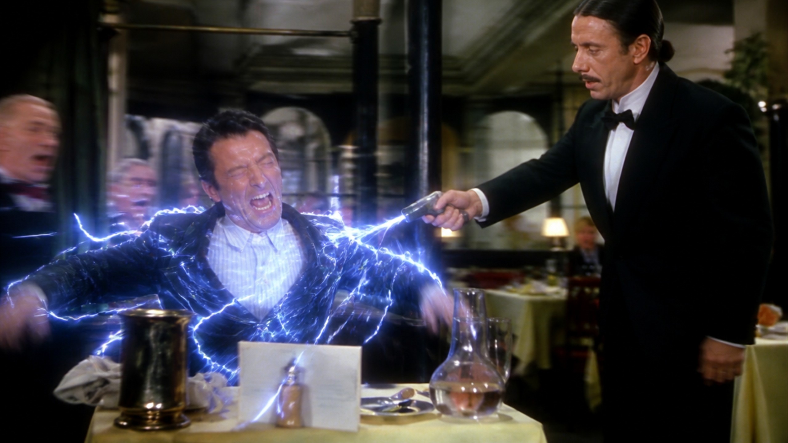 这得挨不少电⚡，先生！