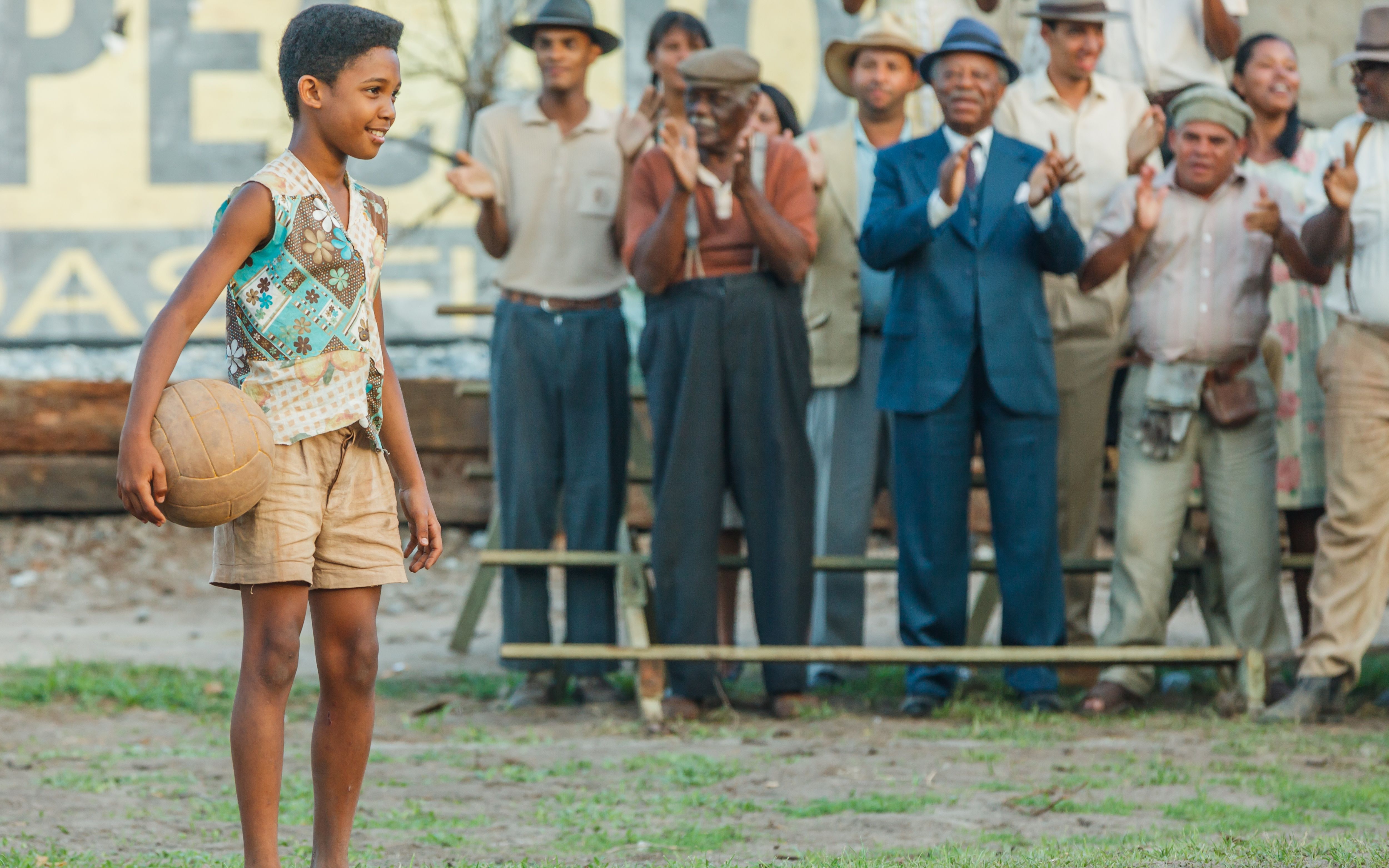 从贫民窟擦鞋童,到逆转绝境成为足球世界最强者《传奇的诞生》