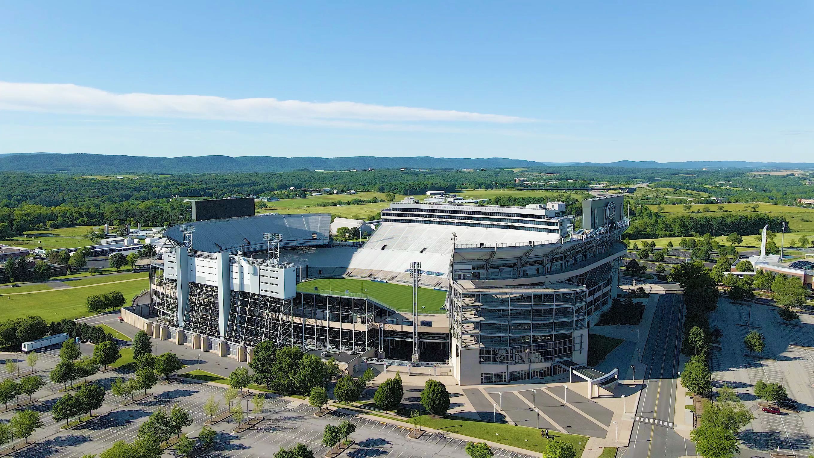 mavic air 2 penn state beaver stadium 环绕飞行