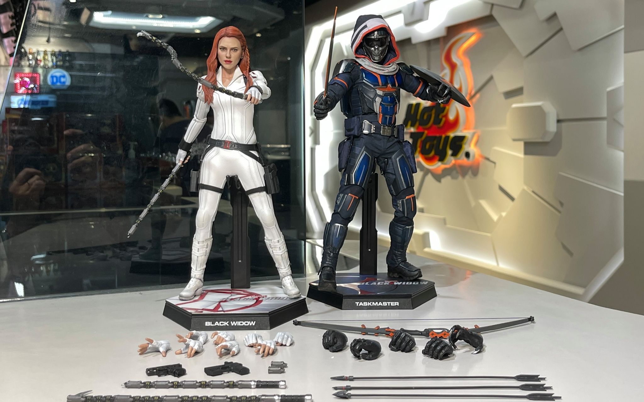 hottoys -   黑寡妇>> mms601 黑寡妇 雪地战衣版 与 mms602 模仿大师