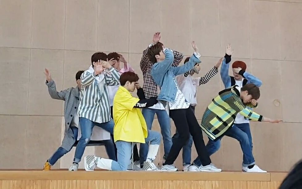 【男团】【unb】拖进度条第五分钟看神仙跳舞_哔哩哔哩 (゜-゜)つロ