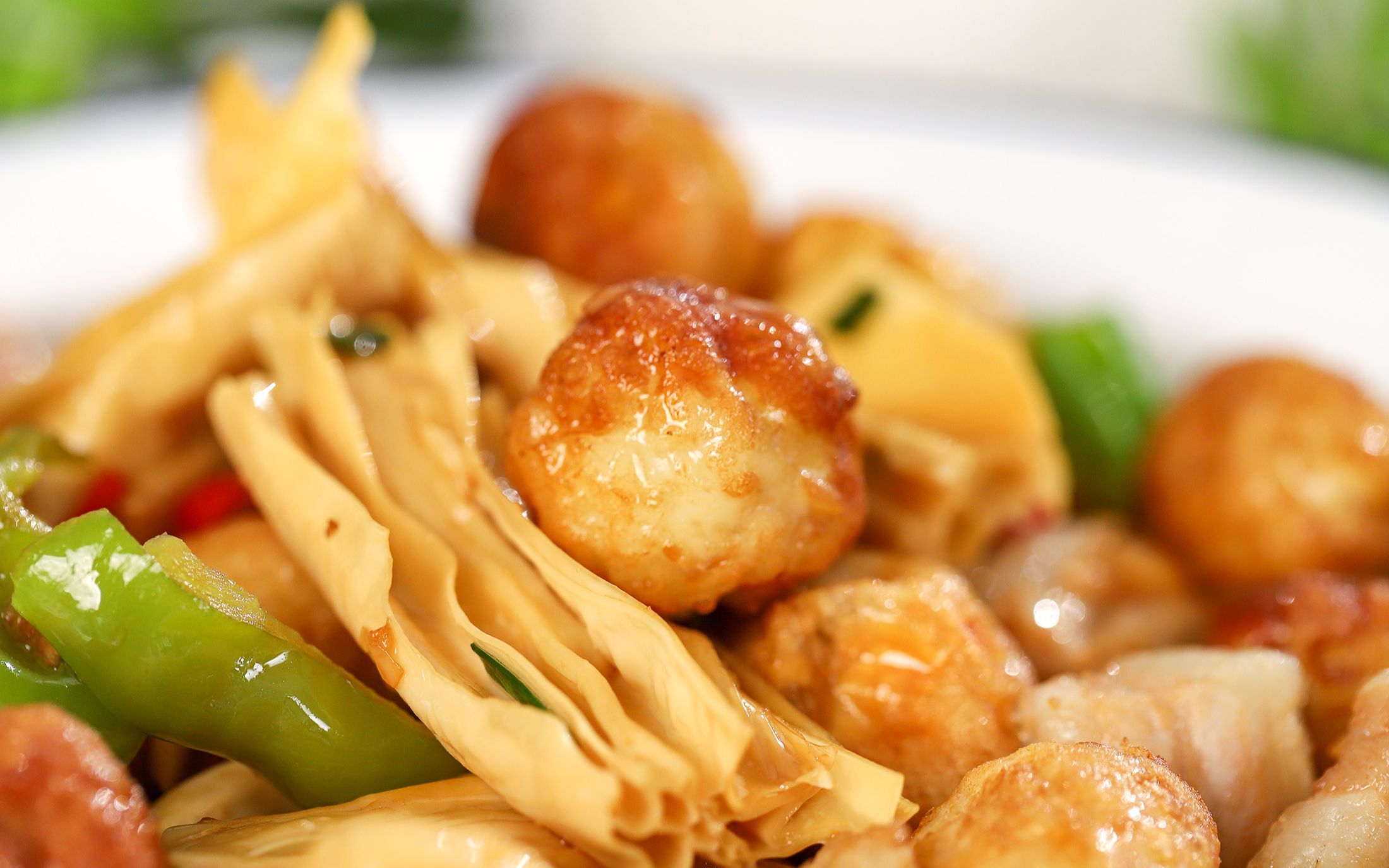 【腐竹鹌鹑蛋炒肉】连吃3天都不腻!一口爆汁,有它根本不怕没胃口