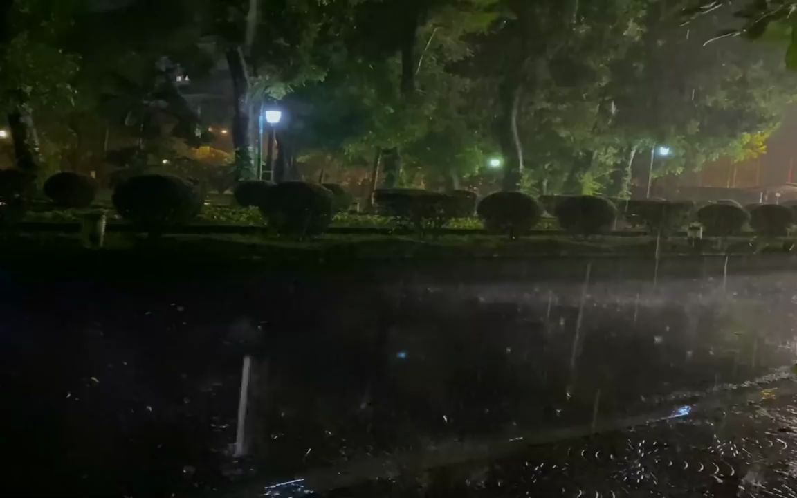 暴雨之夜的暴雨、大雨和呼啸的风|完美的睡眠声音,放松身心哔哩哔哩bilibili