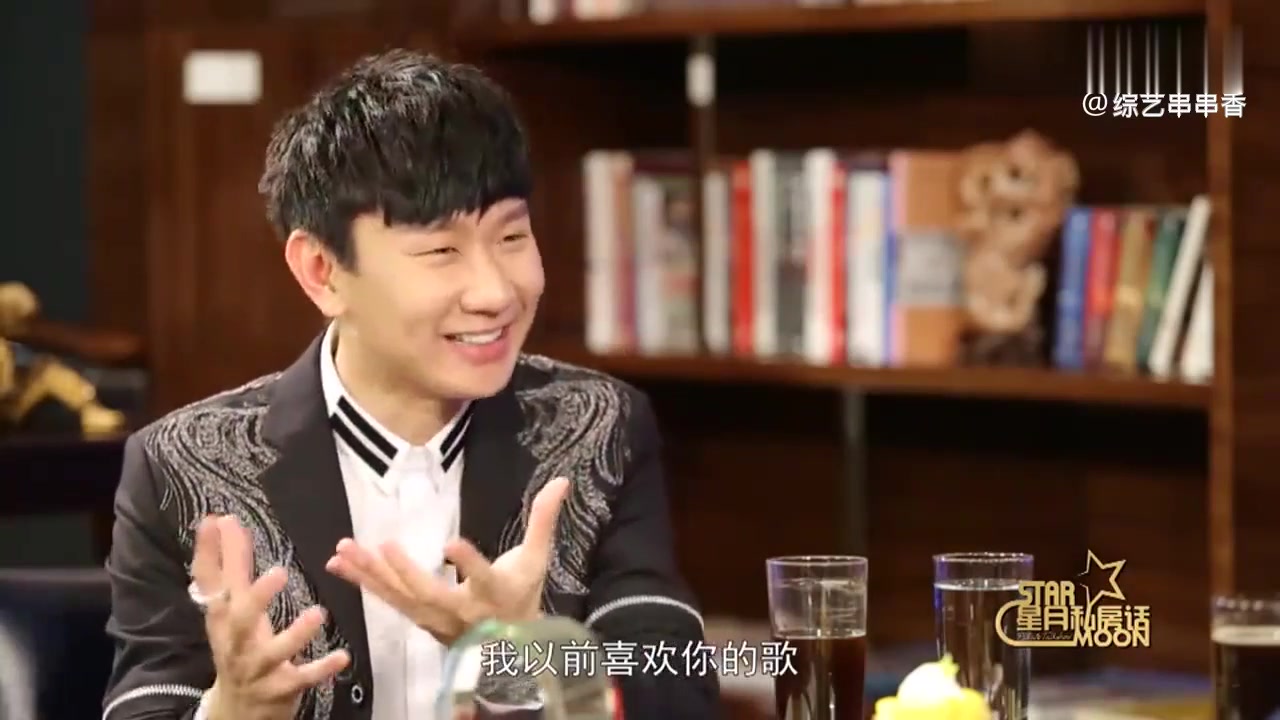 星月私房话:林俊杰一定是太爱音乐了,把钢琴当作老婆