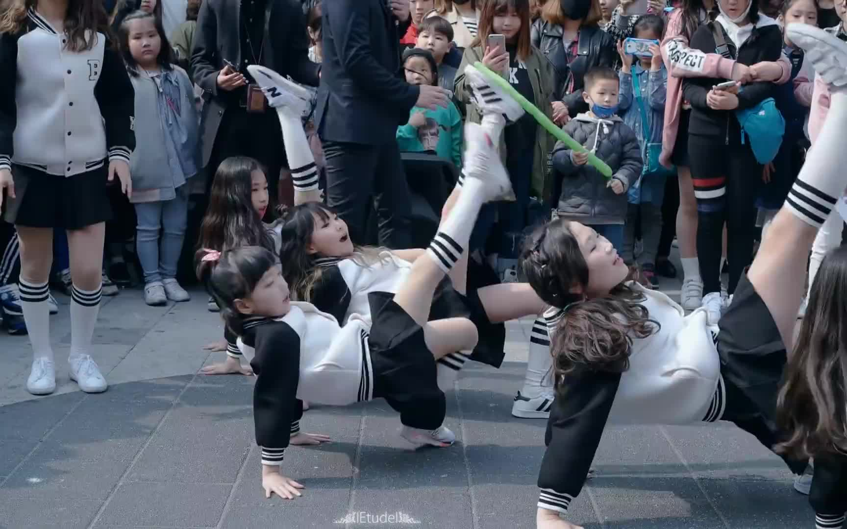 韩国小萝莉vitamin翻跳《la la la》