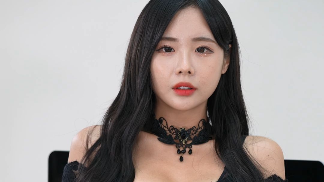 4K 模特Habin 办公桌