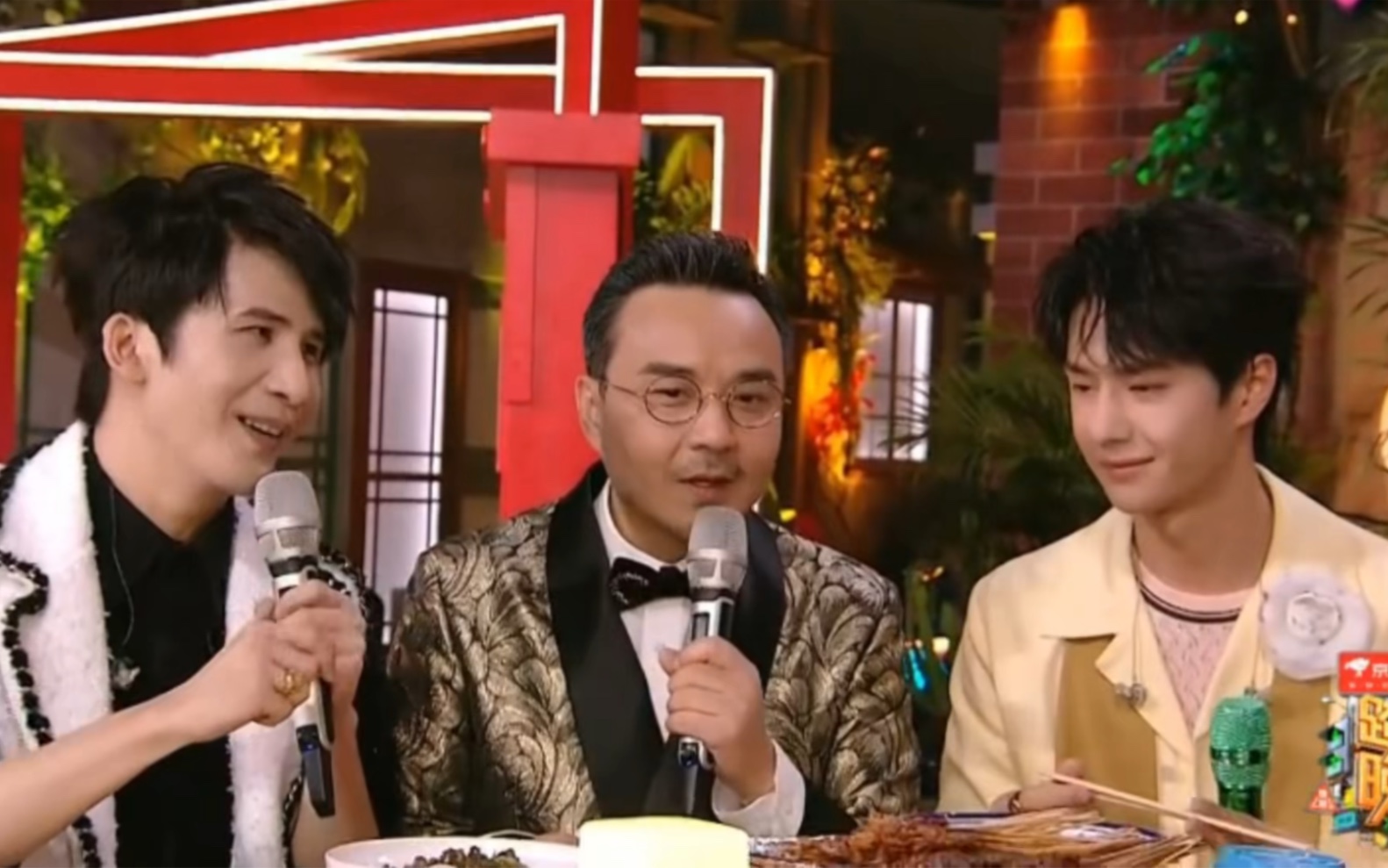 天天兄弟团聚啦!汪涵大张伟王一博戴了天天兄弟的戒指!