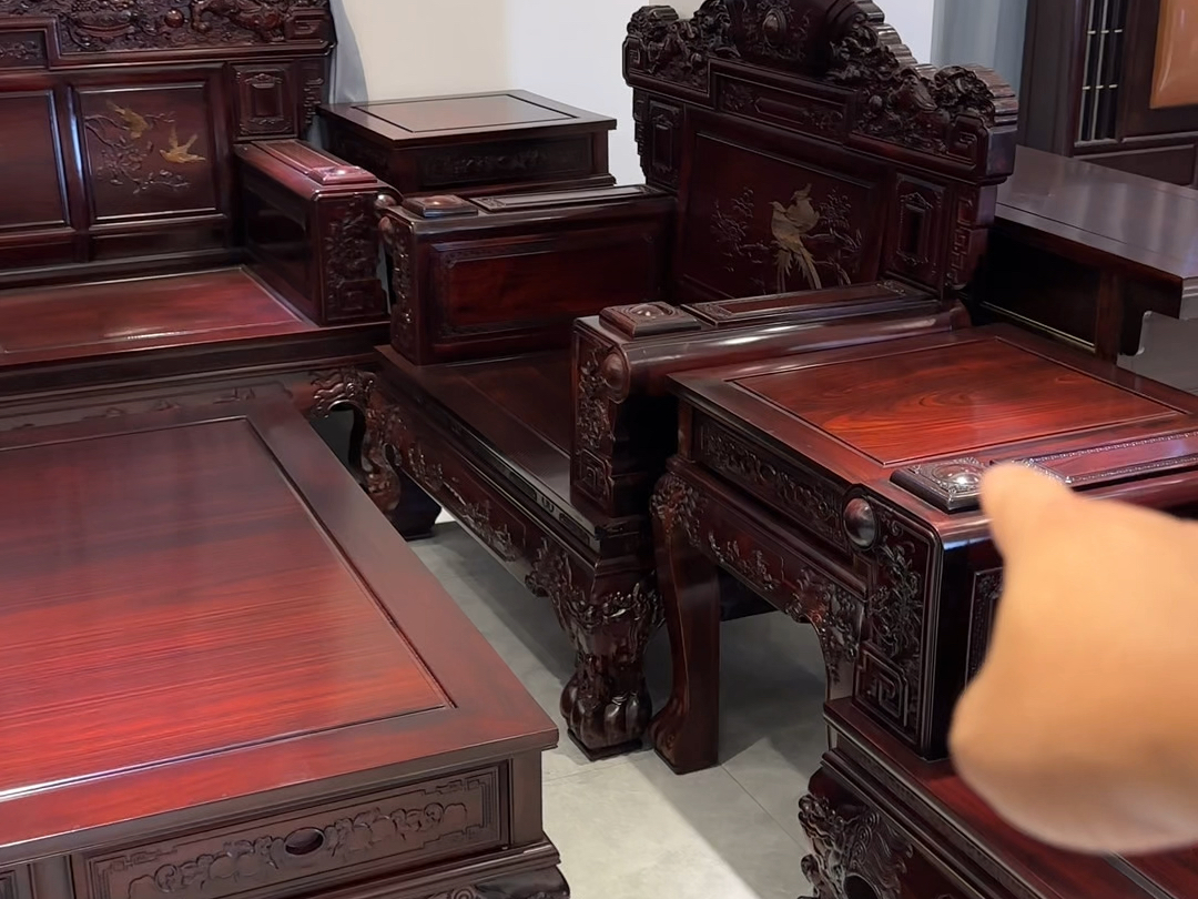 国标黑酸枝沙发,买七件送三件还有这种好事?