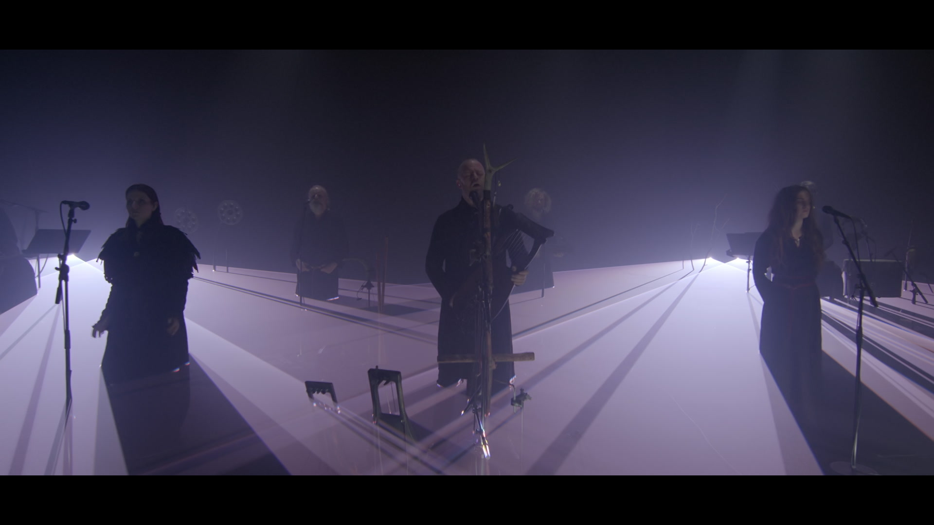 [图]Wardruna「Fehu (First Flight of the White Raven LIVE)」