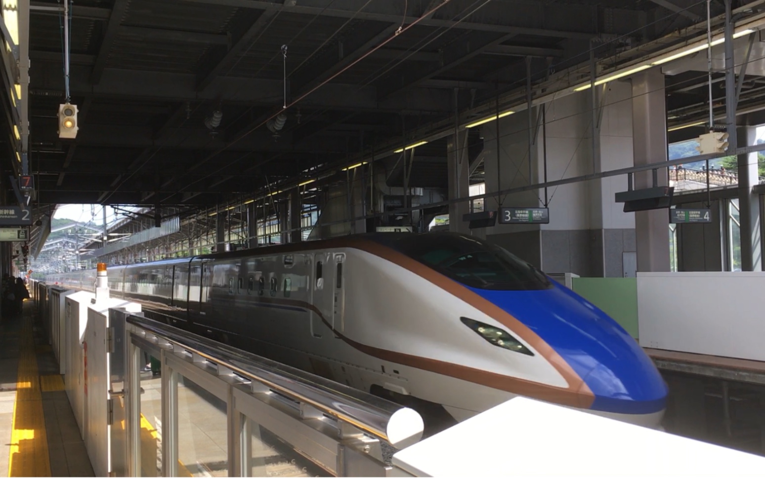 【铁道摄影】新干线w7系はくたか560号轻井泽站通过