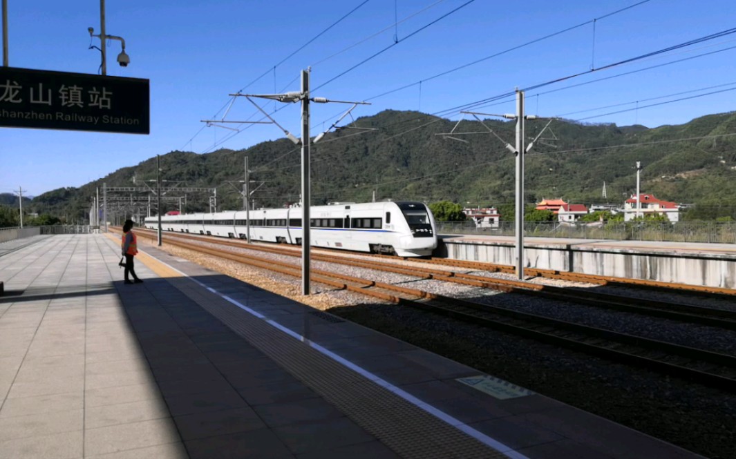 d6583赣州—厦门crh1a-1164龙山镇站2站台进站