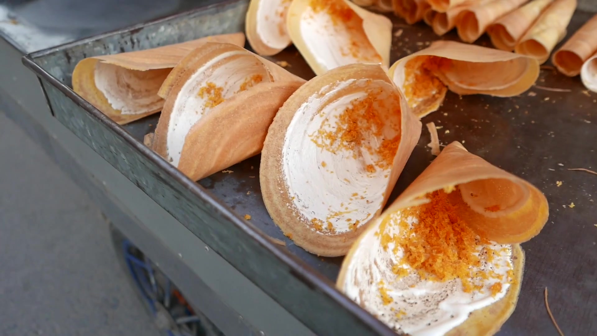 【各国路边小吃】柬埔寨街道小吃 - 巨型椰子绉纱 街