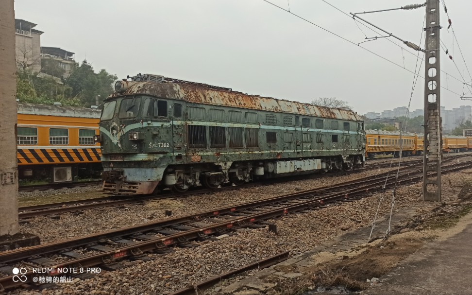 和车迷朋友一起看看永安机务段两台报废的df4b(顺便上3690的驾驶室