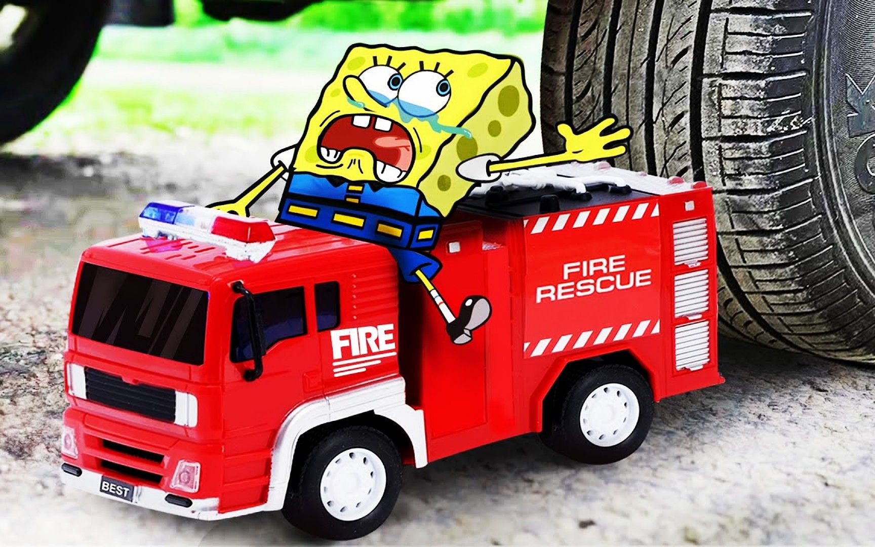搞笑动画:海绵宝宝消防车vs大轮胎,它能否脱离被碾压的命运呢?