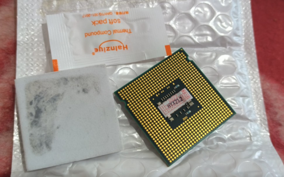 淘宝it乐淘店买的英特尔Intel奔腾e8400双核CPU,用于775平台精英g31主板升级,不知道为啥垫子有点脏.哔哩哔哩bilibili