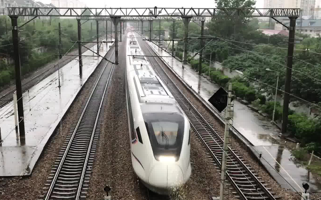 中国铁路金山城际crh6a通过莘庄站
