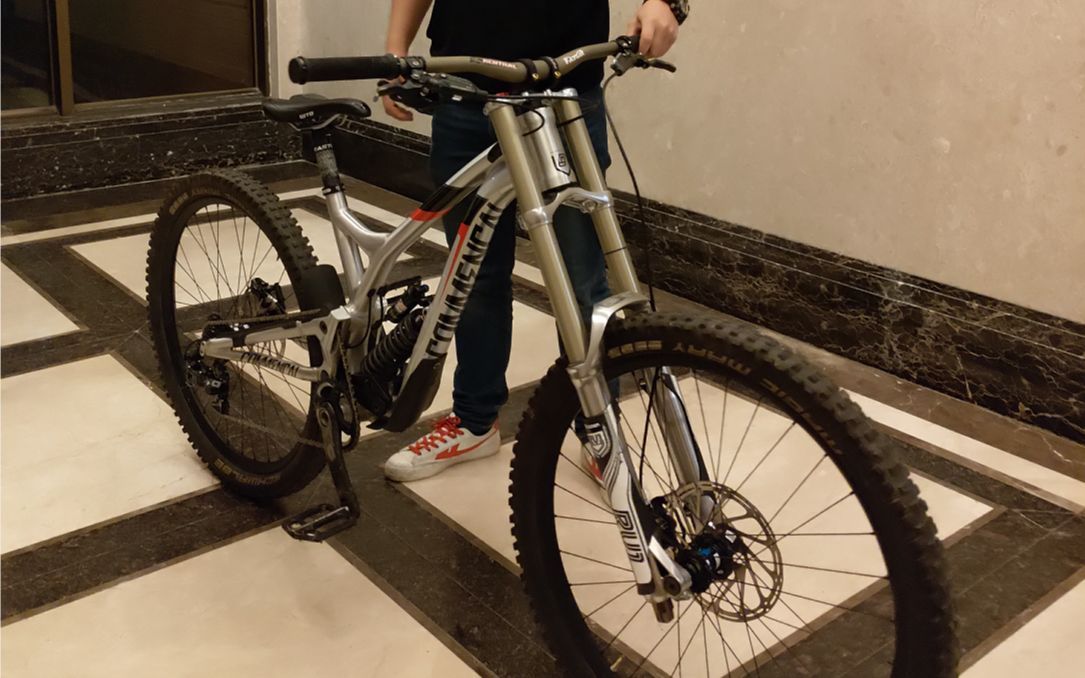 我们车队添加了一辆看门狗v42速降