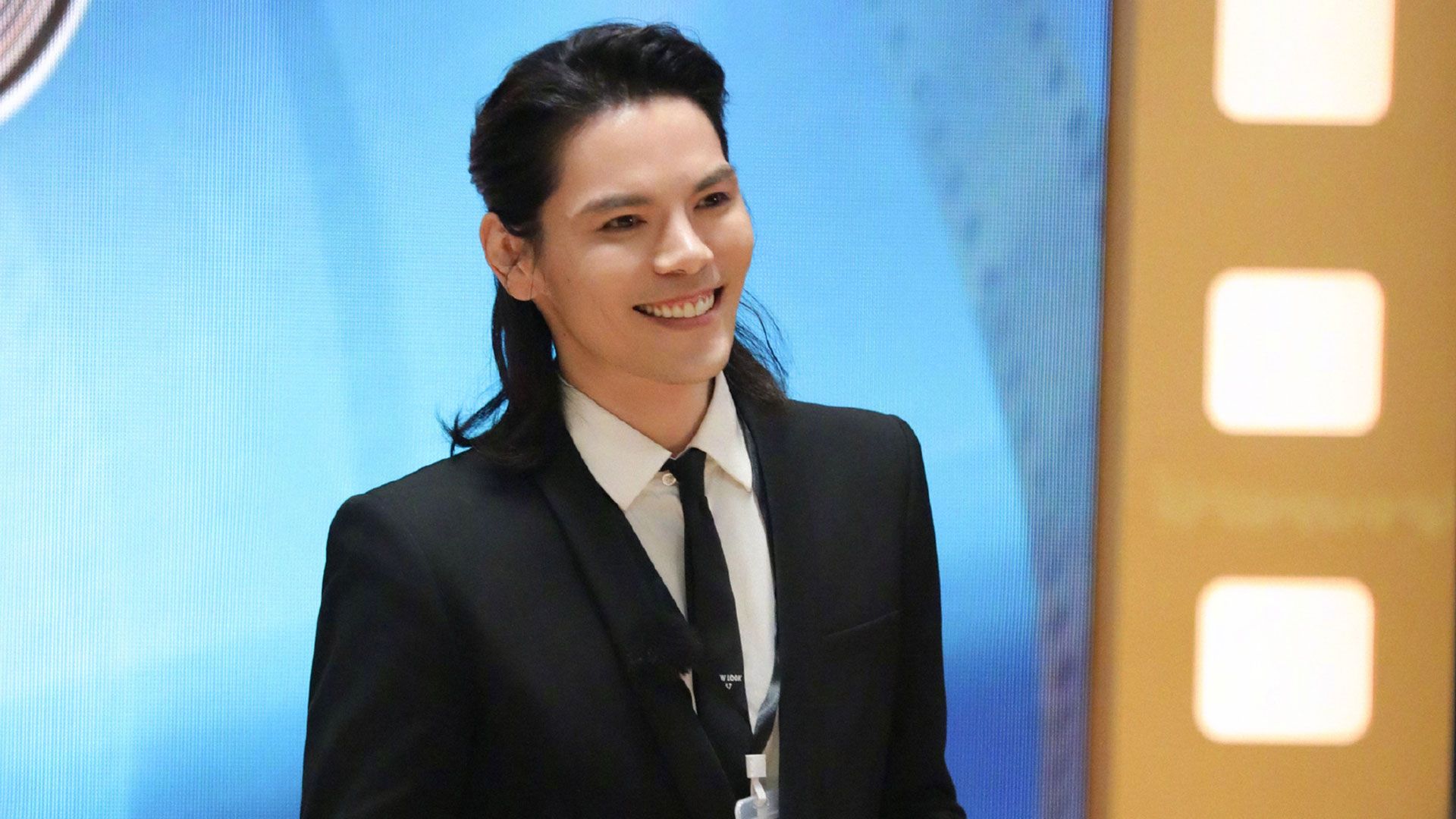 向佐曾闭关练功7年不看手机,重出江湖与肖顺尧对打,1分钟就倒下