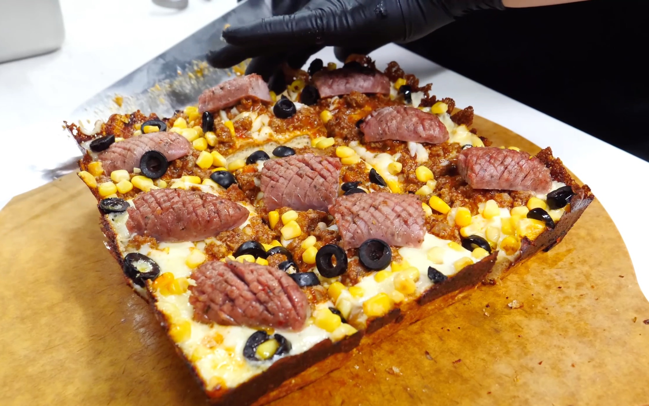 这一餐美滴很!看一看各类不同的底特律风格的方形披萨