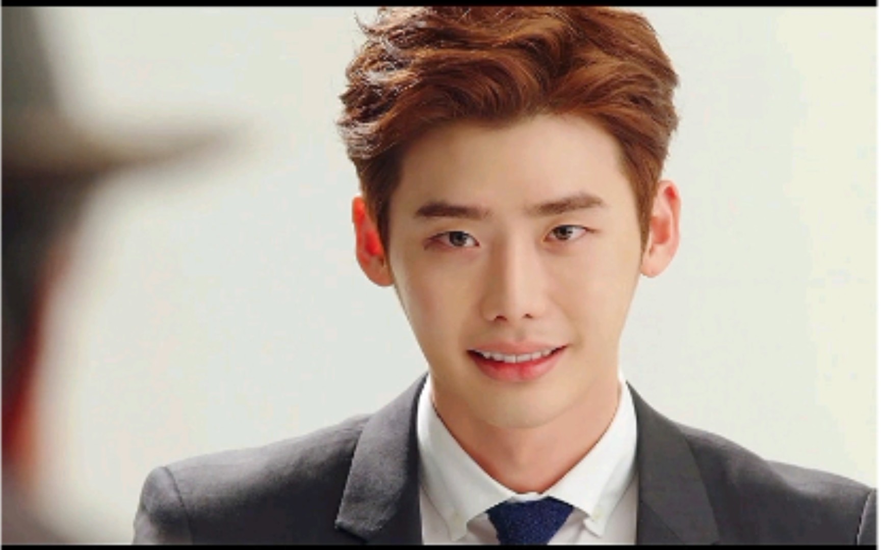 李钟硕华丽变身帅气欧巴