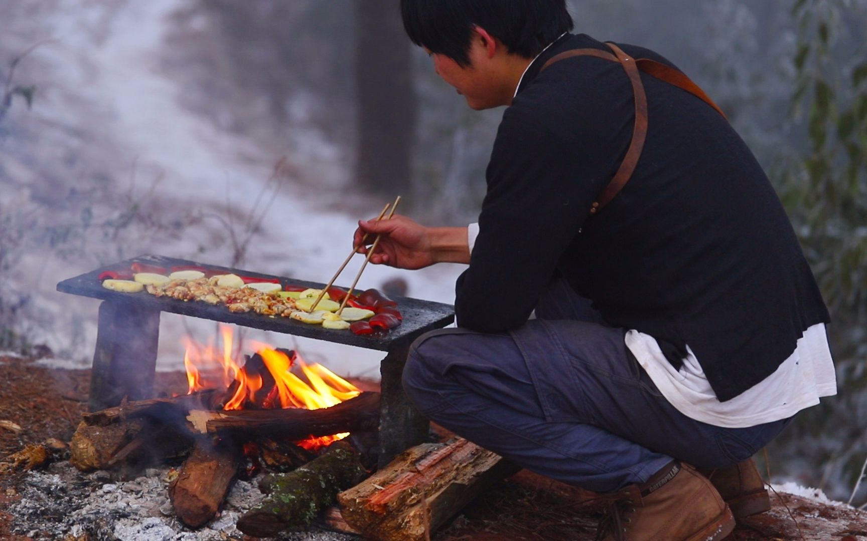 山人食记一座山一场大雪一个人烧烤生活多姿多彩