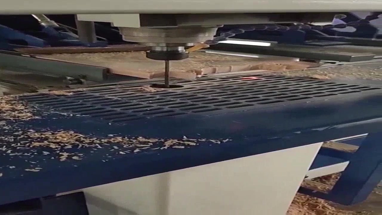 运行的自动线锯机 数控带锯_哔哩哔哩_bilibili