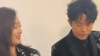 凤凰传奇曾毅大喜之日,玲花竟送他超大礼物,岂料打开后曾毅瞬间哭笑不得