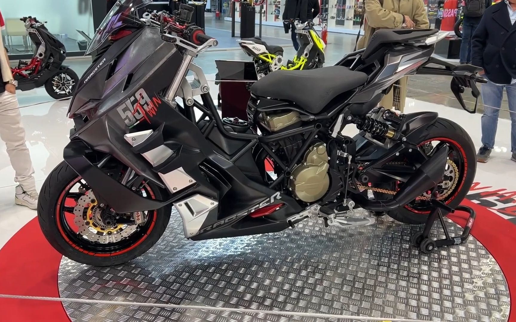 最疯狂的踏板,意塔杰特dragster 559米兰亮相,定风翼多过仿赛