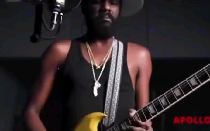 [图]Gary Clark Jr. - “Voodoo Child” Jimi Hendrix cover