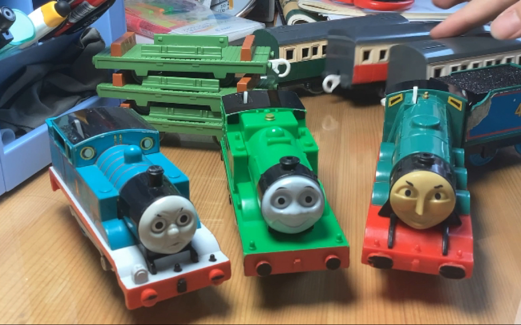 生气托马斯,老多美高登以及多美红色,绿色特快车开箱———拆箱视频5