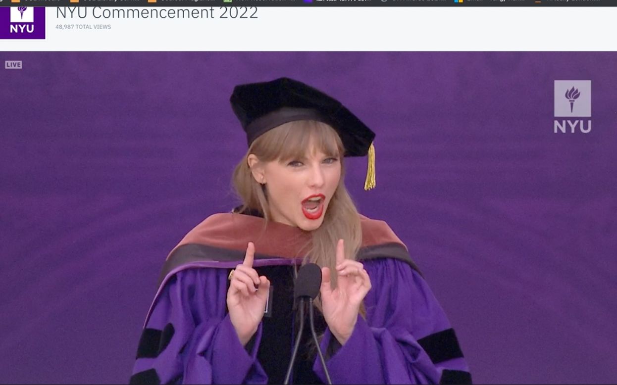 来看霉博士霉霉taylorswift纽约大学nyu2022毕业典礼演讲