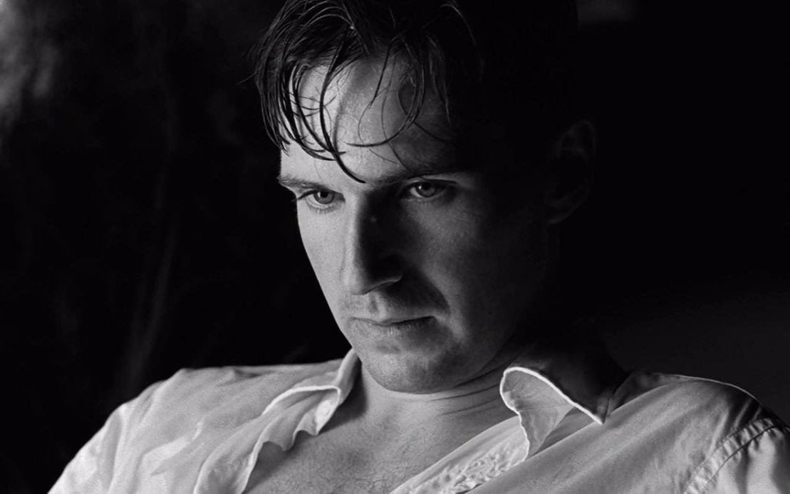 榴弹;手榴弹;枪榴弹 arbitrarily英 [ɑbtrrli]   美 [ɑrbtrrli]