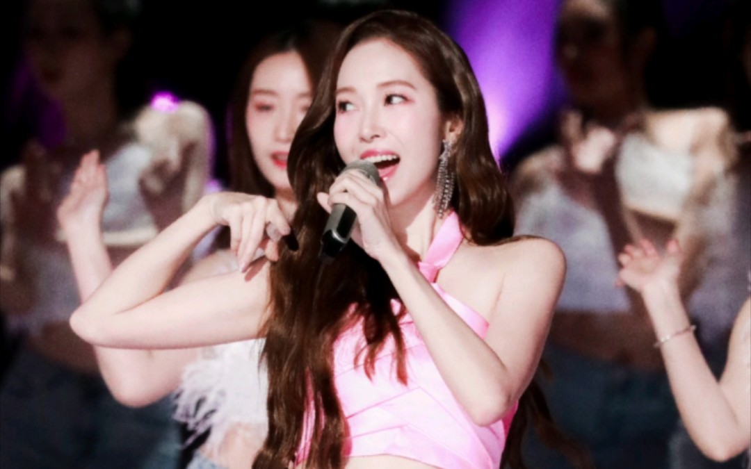 【郑秀妍jessica】沉浸在郑秀妍的歌声和舞台中,无法自拔!