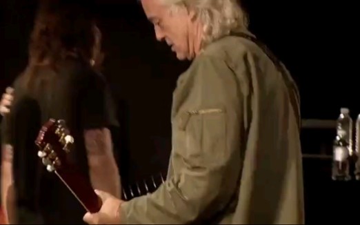 [图]2008年Jimmy Page、John Paul Jones与Foo Fighter乐队一起演绎Led Zeppelin的名曲《Rock n' Roll》