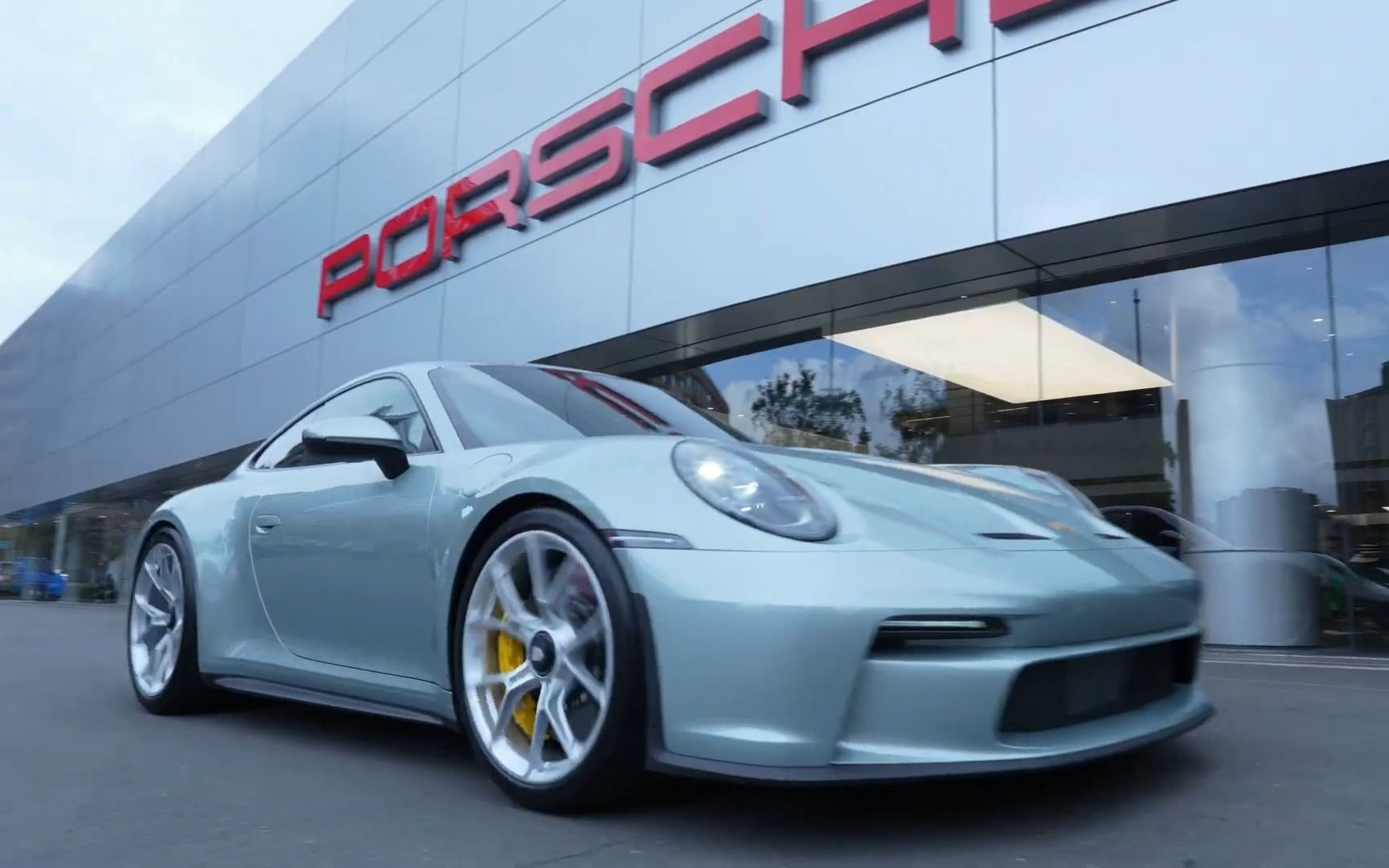 porsche 992 gt3 touring