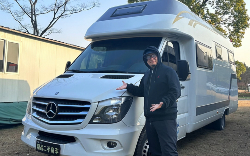 七米多长的奔驰二手房车,平常可不多见,快来捡漏吧!