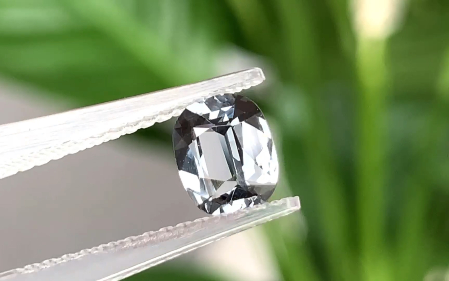 金属灰尖晶石260元