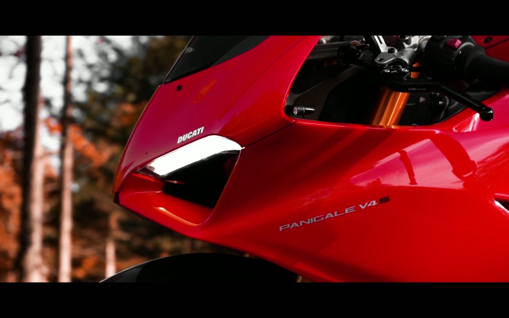 杜卡迪panigale v4s 瘋狂耍帥