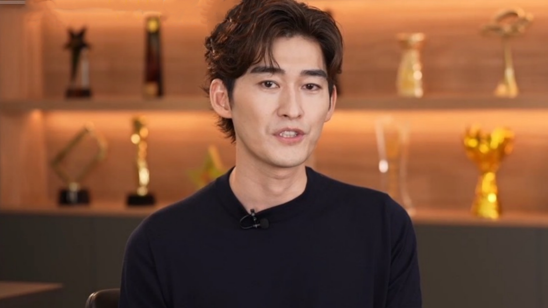 张翰回应网友说他油腻,称正面负面声音都接受,状态不佳憔悴显老