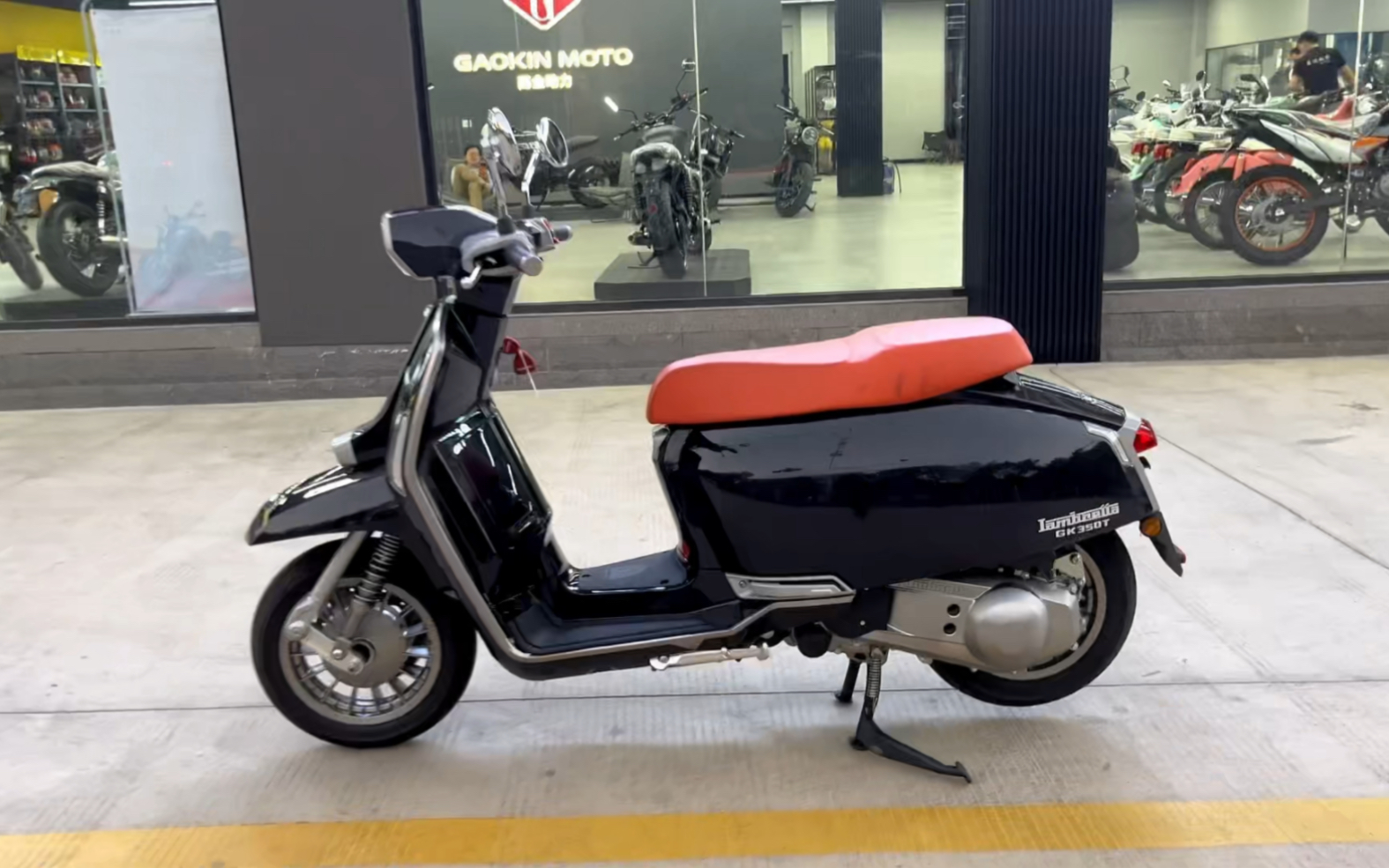 兰美达350 源自意大利铁壳复古踏板,福州地区试驾车到店!