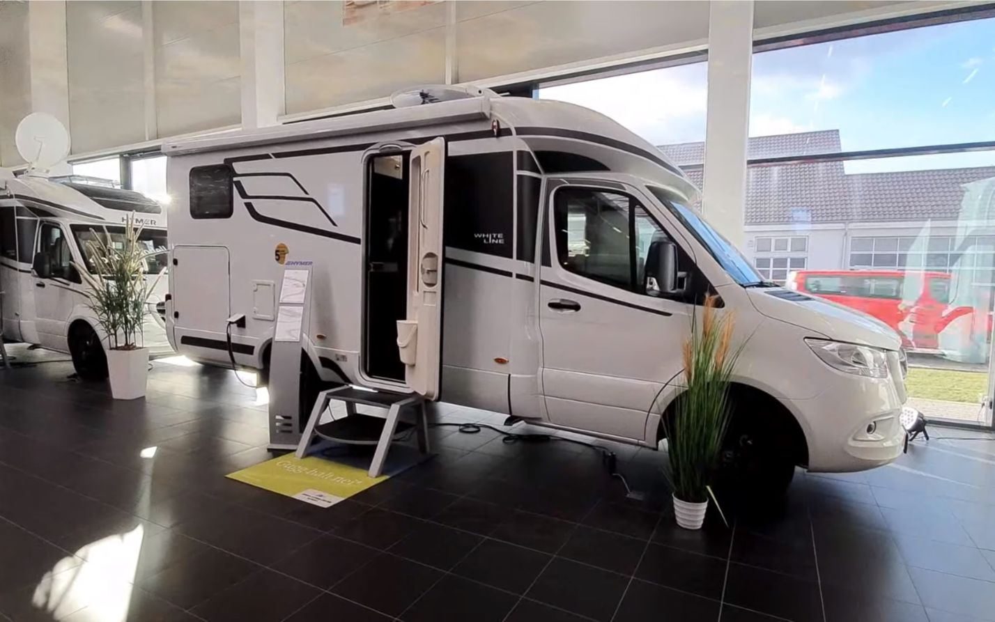 奔驰小额头t型房车 - hymer b mct550