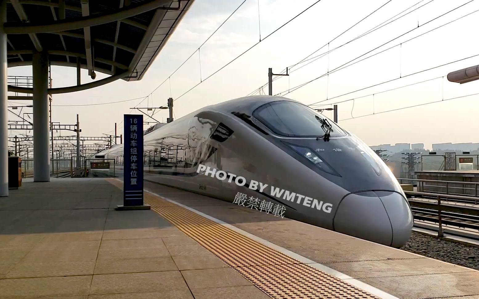 【贵广铁路】先进黑脸crh2e-2461担当d1806佛山西站停车_哔哩哔哩