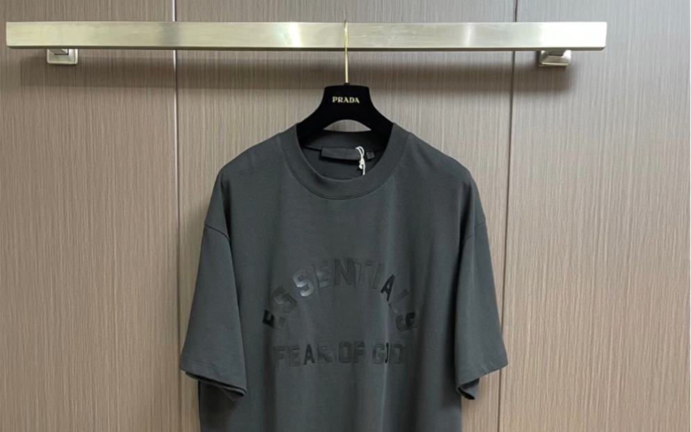 说一下高仿fear of god essentials fog 2024ss早春第九季胶印印花