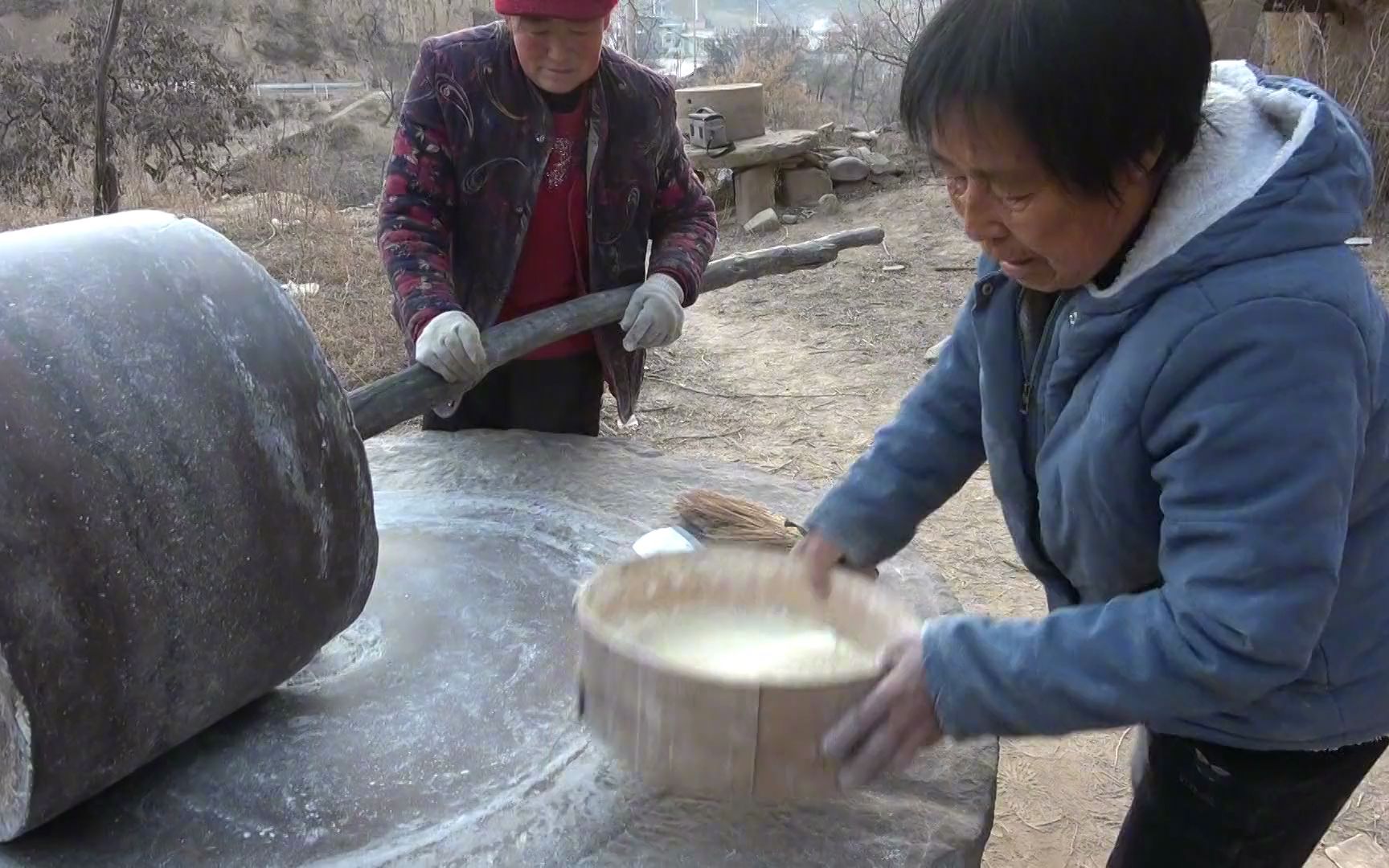 山西吕梁,大春家开始做浑酒了,忙活了一天,还给羊做一顿热乎饭哔哩哔哩bilibili