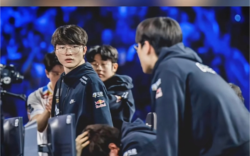 当faker看keria痛哭时 仿佛看到了五年前鸟巢的自己